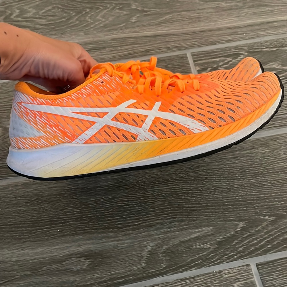 ASICS HYPER SPEED
Item: 1012A899.800
Color: Orange Pop/White
Size: 9